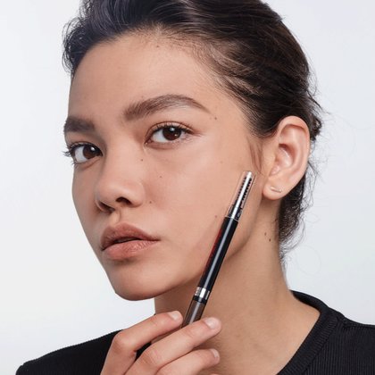 Brow Filling Triangular Pencil Image 3